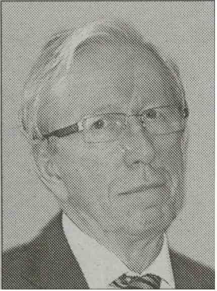 Bil je tudi podpredsednik IS Občine Celje. Leta 1986, ko je postal ravnatelj, se je dokončno zapisal šolstvu in pedagoškemu poklicu.