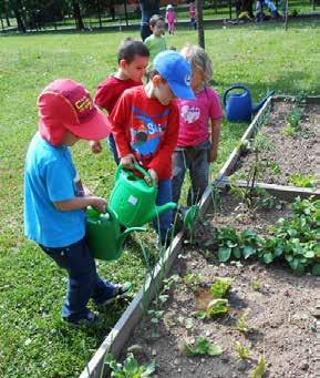 Otroci so z aktivnim sodelovanjem pričeli spoznavati različne rastlinske vrste ter pomen samooskrbe. Hkrati z rastjo rastlin pa tudi sam proces cvetenja in rasti plov na njej.