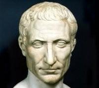 CAESAR, GAIUS IULIUS Rojen je bil 13. julija 100 pr. n. št., umrl pa je 15. marca 44 pr. n. št. Bil je eden največjih rimskih politikov, govornikov, ter vojskovodij.