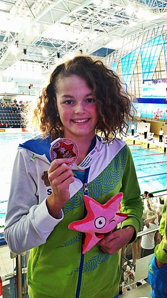 Izjemen uspeh mlade plavalke Branika Katja Fain, članica Plavalnega kluba Branik je na nedavnem mladinskem evropskem prvenstvu v plavanju osvojila bronasto kolajno v disciplini 400 M prosto.