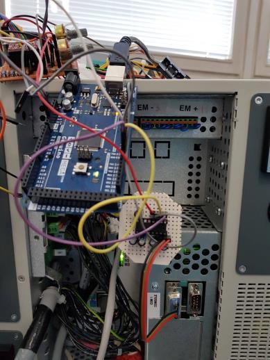 Program, ki smo uporabljali za nadziranje serijskega porta, se imenuje Serial Port Monitor. Z ukazom»write channel«smo pošiljali podatke iz robota na Arduino.