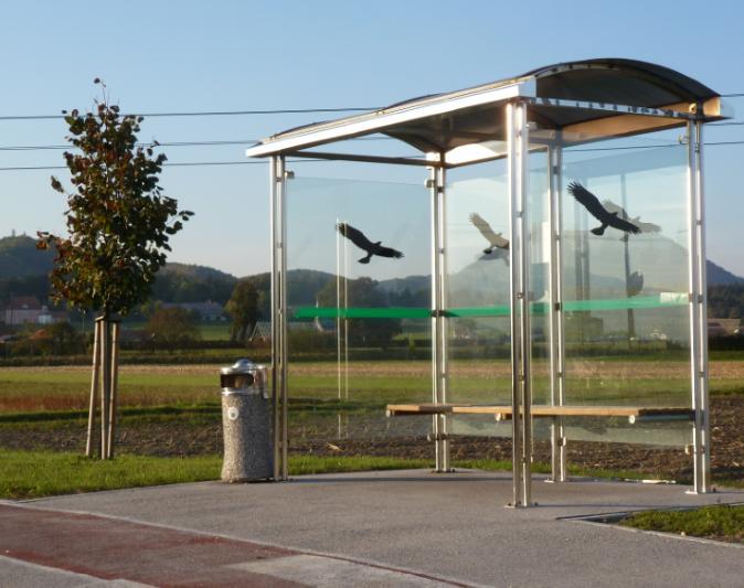 Občina nima glavne avtobusne postaje ima pa zelo dobro urejena avtobusna