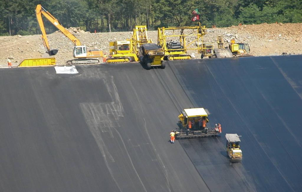 22 Slika 7: Navpično polaganje asfalta v Avčah 3.4.