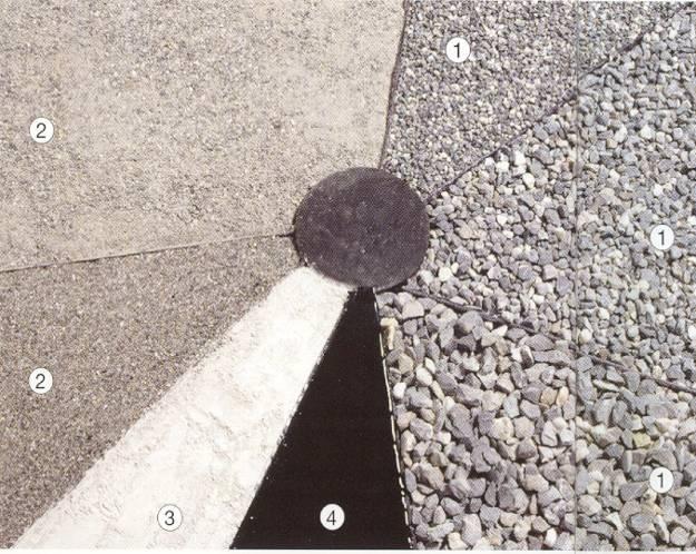 38 1 2 1 Sestava asfaltne zmesi 2 1. Fini in grobi agregati 2. Grobi in naravni pesek 3 4 1 3. Polnilo 4. Bitumen Slika 17: Sestava asfaltne zmesi 4.2.3 Asfaltne zmesi Projektant je v projektu predvidel dve plasti asfaltnih zmesi bitumenskega betona iz drobljenih frakcij 0/16 mm ter dodatka naravnega peska 0/4 mm.