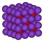 12. NLOG 12.1 Na sliki je model kristala kalijevega oksida s formulsko enoto K 2 O. Kakšna je vez med gradniki v kristalu na sliki? Kovalentna vez. Polarna vez. Ionska vez. Nepolarna vez.