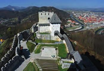 Predjamski grad V Sloveniji lahko najdete tudi največji jamski grad na svetu. To je Predjamski grad, ki se nahaja nekaj kilometrov od Postojne, prvič pa je bil omenjen leta 1274.