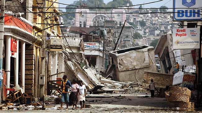 html) Slika 6: Porušena ulica v Port-au-Princu v glavnem mestu Haitija (vir: http://edition.cnn.com/interactive/2010/01/ world/gallery.large.