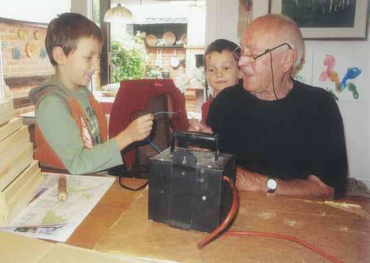 Z leve: Miha, Jurij in dedek Ljubo
