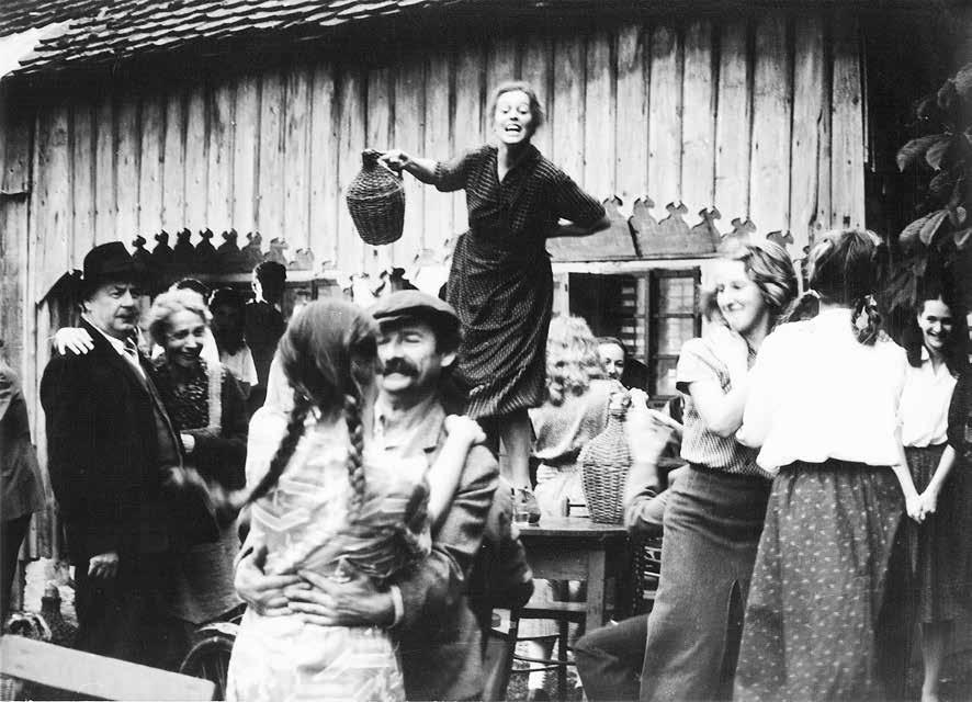 Konec druge svetovne vojne Deveti maj 1945 je bil vesel in srečen dan. Imel sem 15 let. Ljubljana je navdušeno pozdravljala osvoboditelje. Družina Struna je bila znova združena.