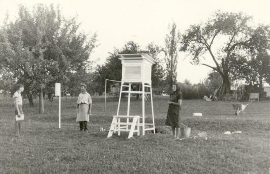 delo meteorološke opazovalke prevzela Julijana Talaber, opravljala ga je do avgusta 1977. Današnji meteorološki opazovalec Karel Svetec je z meritvami in opazovanji začel avgusta 1977.