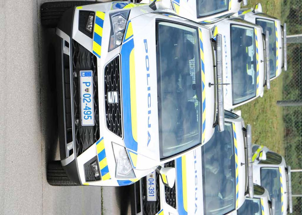 NOVICE Z novimi terenskimi vozili bodo lahko policisti marsikje še učinkovitejši Konec oktobra je policija prejela 21 novih terenskih vozil. Gre za belo-modro-rumena vozila Seat Ateca.