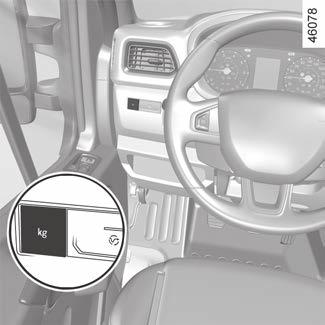 ROBOTIZIRANI MENJALNIK (5/5) Zvočni opozorilnik Če vozilo predolgo zadržujete na strmini, ne da bi pritisnili na zavorni pedal ali uporabili ročno zavoro, od sistema zahtevate neobičajne zmogljivosti