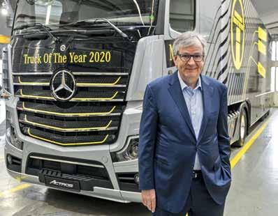 PREDSTAVLJAMO DAIMLERJEVO LETNO POROČILO TE TEKST Dubravko Majetić FOTO Daimler, dm Pri Daimler Trucksu so lani ustvarili 2,5 milijarde evrov dobička, kar je kljub stagnaciji trga tretji najboljši