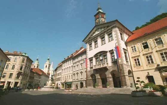 KULTURA Magistrat v Ljubljani in njegov desni atrij Keramični izdelki v hotelu Slon Med najobsežnejša dela iz obdobja šestdesetih let pa sodi Križajeva prenova ljubljanskega Magistrata.