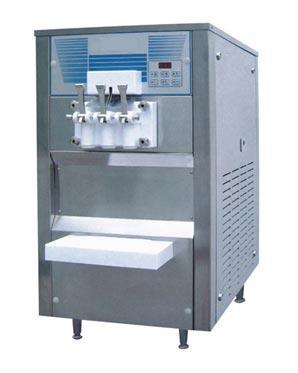 , 2010) Slika 69: Razpršilni sušilnik (GEA Niro, 2010) Stroji za izdelavo sladoleda Stroj za izdelavo točenega sladoleda najprej mešanico za