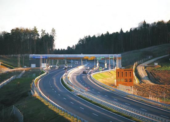 mejnega prehoda Dolga vas), je zasnovana kot izvennivojska štiripasovna cesta z odstavnimi pasovi in vmesnim loèilnim pasom ter zaviralnimi in pospeševalnimi pasovi.