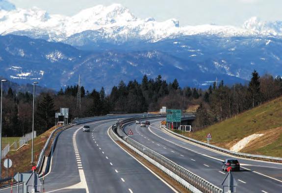avtocestni odsek Vrba - Peraèica avtocestni odsek Lešnica - Kronovo navezava na Luko Koper avtocestni odsek Vrba - Peraèica Dolžina avtocestnega odseka je 9,8 km.