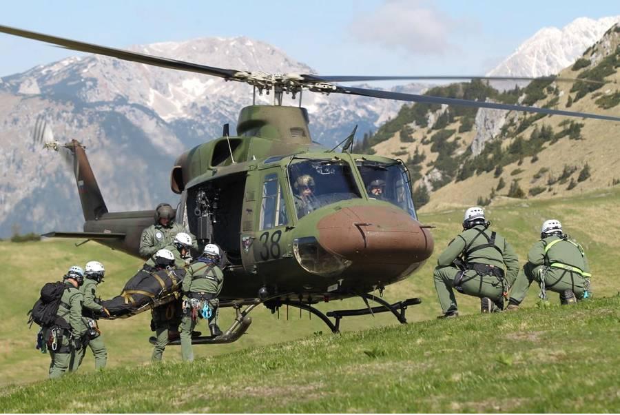 HNMP v Sloveniji Pri Slovenski vojski letalske naloge HNMP opravljata primarno helikopter Bell 412, z občasnim posredovanjem helikopterja Eurocopter AS 532 AL Cougar. V sestavi 15.