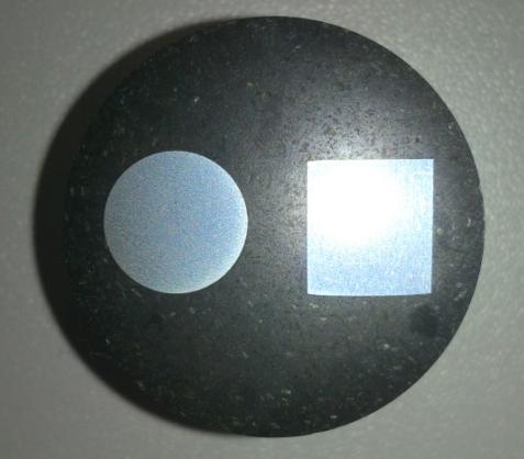 Slika 8: Metalografski vzorci v polimerni masi 3.3 SVETLOBNA MIKROSKOPIJA Svetlobna mikroskopija je osnovna metoda za preiskavo površine materialov.