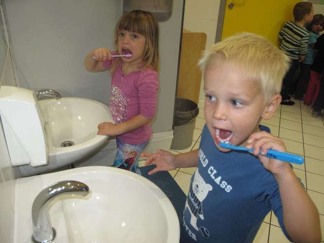 umivanja zobkov, nas je