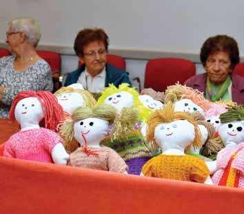 Že peto leto zapored so se v Domu pod gorco odločili, da male bolnike s Klinike za pediatrijo UKC Maribor razveselijo z ročno izdelanimi unikatnimi punčkami iz cunj.