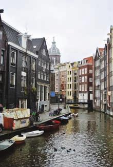 Amsterdam mesto ne{tetih koles pride od to~ke A do B, so cenej{i od avtomobila sploh, ker je v Amsterdamu parkiranje zares velik problem, bolj prakti~ni, saj se njihovi uporabniki na ta na~in skozi