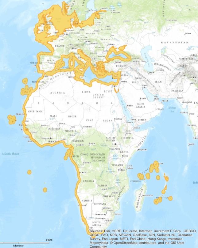 11 Slika 5: Areal sardona (The IUCN Red List of Threatened Species, 2017). V Jadranskem morju se sardon nahaja povsod, kjer globina ne preseže 150 200 m (Zorica in sod., 2014; Regner, 1985).