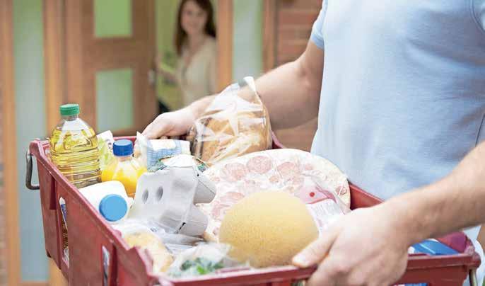 Slovenski kupci so začeli prek spleta naročati tudi živila in izdelke za dnevno rabo v gospodinjstvu.