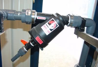 Za črpalko je ročni ventil RV2, kateri mora biti odprt v vseh fazah delovanja in ima tudi funkcijo