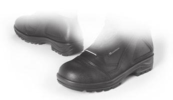 Škorenj tako ustreza tudi standardu za reševalske škornje EN 20345:2012. Končno pravi. Škornji samo za reševalce ali samo za gasilce so stvar preteklosti.