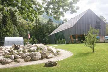 vzponi in sestopi 27 Slovenski planinski muzej praznuje deset let Slovenski planinski muzej (SPM) v Mojstrani je spomenik dosežkov slovenskega alpinizma, planinske poti slovenskega naroda.