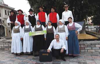 Folklorna skupina Grmada na Ohridu Folklorna skupina Grmada je v skoraj devetih letih delovanja nanizala lepo število nastopov po Sloveniji.