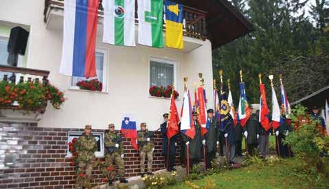 42 GROSUPELJSKI ODMEVI November 2016 Društva odločilo, da v zahvalo družini Podržaj ter trajni spomin na tiste, za slovenski narod tako pomembne dogodke, na njihovi domačiji postavi spominsko