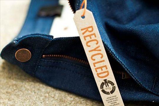 2.6.1 Recikliranje v modni industriji Tkanine iz recikliranega poliestra in recikliranih plastenk vse pogosteje uporabljajo tudi podjetja, kot so Patagonia, Marks and Spencer in Armani Jeans.