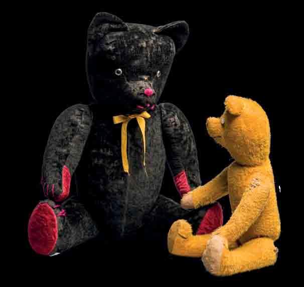 poimenoval Teddy Bear, istočasno je prve plišaste medvedke začela izdelovati znamenita nemška tovarna igrač Margarete Steiff po zamislih njenega nečaka Richarda Steiffa.