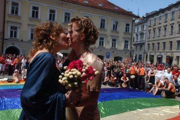 Slika 22:»Mavrična poroka«. (Foto: Bojan Velikonja/dokumentacija Dnevnika) Vir: http://www.dnevnik.