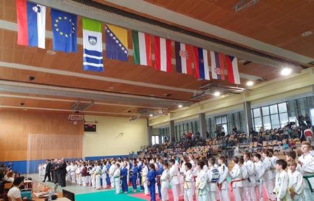 Domača tekmovanja POKAL LENDAVE Lendava, 11. januar 2020 Tekmovanja za mlajše ter starejše dečke in deklice se je udeležilo 220 judoistk in judoistov iz petintridesetih klubov.