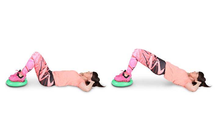 Več nestabilnosti - odlična izbira za mišice vašega jedra. Izboljšajte svoje ravnotežje! Lezite na hrbet, noge pokrčite v kolenu do kota 90 in stopala postavite na ravnotežno blazinico.