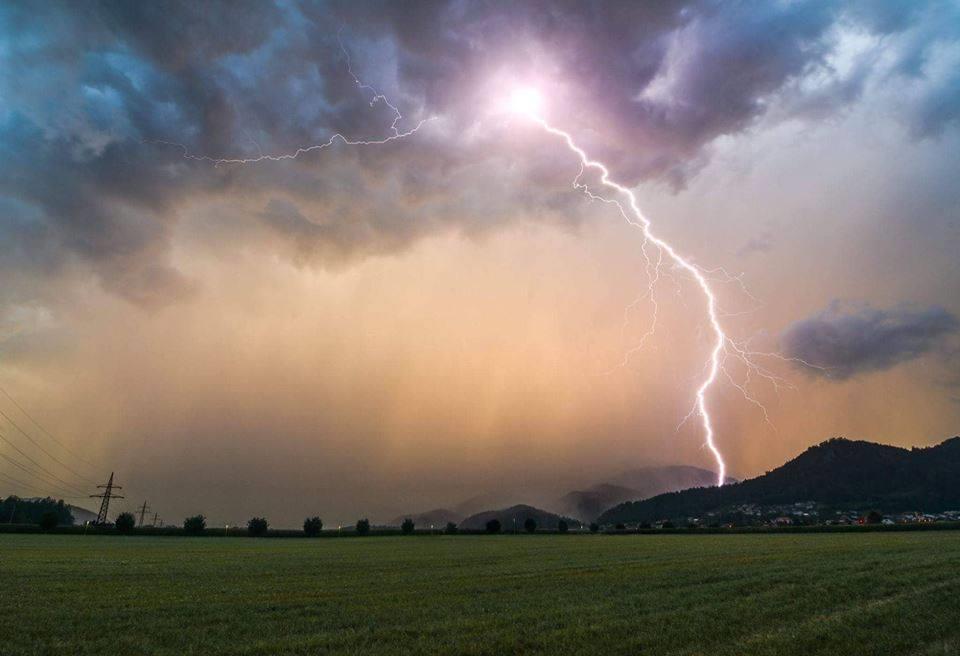 Slika 16: Večerna nevihta na območju Radelj ob Dravi, 7.8.2018.