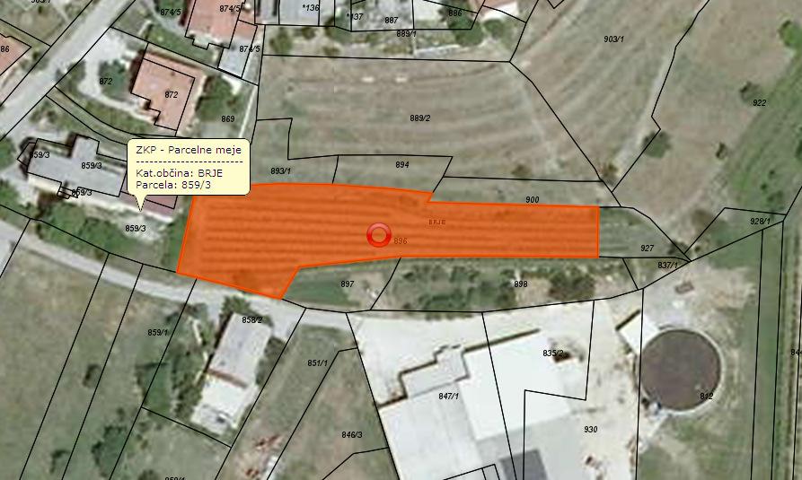 Predmet pridobivanja je stavbno zemljišče v Brjah, z oznako parcela 896 k.o. (2395) Brje, površine 1.880 m2, v lasti Karmen Zrnec.