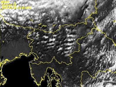 Slika 4. Satelitska slika oblačnosti nad Slovenijo in okolico 3. januarja sredi dneva.