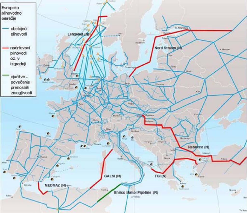 Slika 4.7: Južni koridor oskrbovalne poti z zemeljskim plinom [8] Načrtovane so pomembne nove plinovodne povezave EU z viri, med njimi sta za Slovenijo najbolj relevantna zadnja dva: ( slika 4.