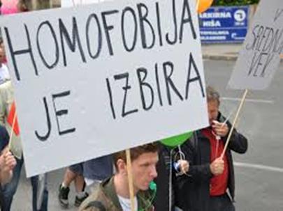 HOMOFOBIJA = FOBIJA Homofobija / lezbofobija je iracionalni strah pred homoseksualnostjo in lezbištvom, ki ni izkustvene narave (ni posledica dejanskih negativnih
