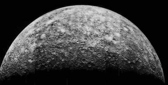 Atmosfera: Stran: 5 Merkur je premajhen, da bi s svojo šibko gravitacijo dlje časa zadržal močnejšo atmosfero. Vendarle pa ima redko atmosfero, ki vsebuje vodik, helij, kisik, natrij, kalcij in kalij.
