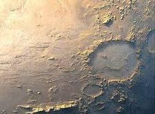 Tudi na Veneri naj bi se tokovi magme dvigali skozi plašč blizu meje plašča z jedrom. Ti tokovi se nato prebijejo skozi skorjo in nastanejo ognjeniki. Udarni kraterji na površju Venere.