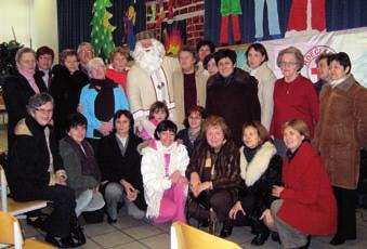 OBDAROVANJE Dedek Mraz za otroke Ob novem letu je OZRK Novo mesto organiziralo za otroke iz socialno šibkih družin obisk Dedka Mraza in obdaritev.
