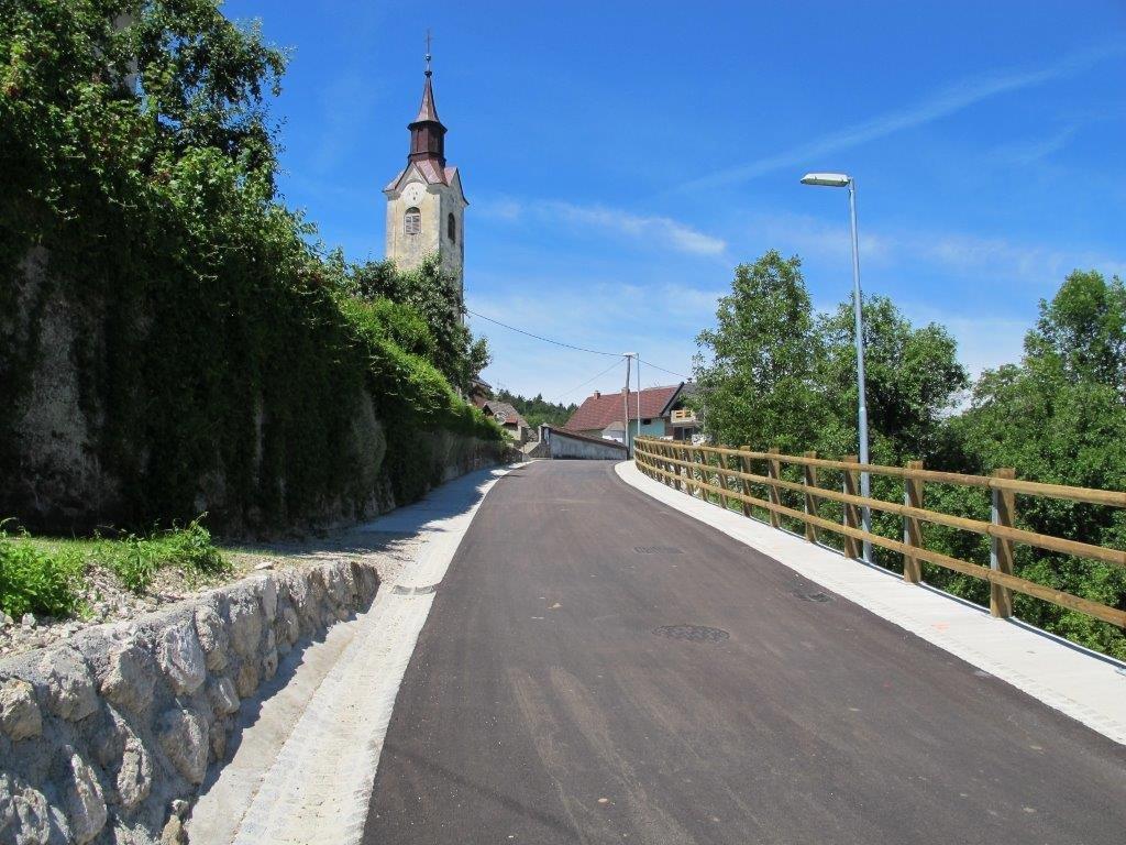 045161 Vzdrževanje lokalnih kolesarskih stez 5.000 Izvedena je bila dopolnitev smerokazov na kolesarskih stezah. 045166 Rekonstrukcija ceste Radovljica - Nova vas - Zapuže 0 NRP se vodi kot evidenčen.