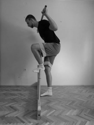 hrbtu (In-Line lunge) Opis testa: Izpadni korak je gibanje, ki je prisotno pri zaustavljanjih in spremembah smeri.