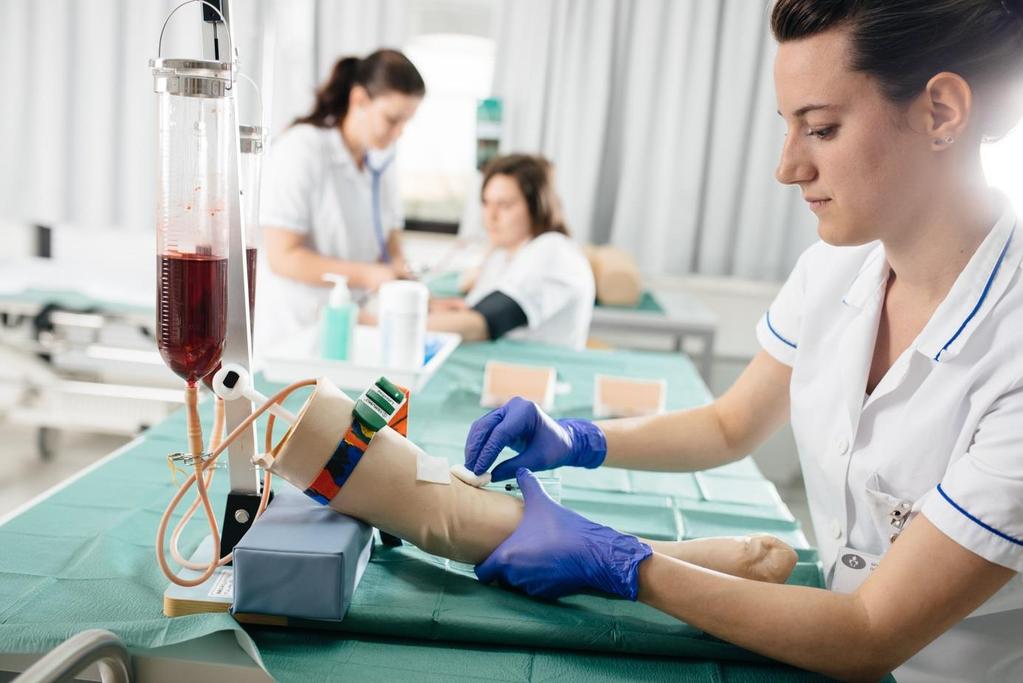 3.4 ZAPOSLITEV Študijski program je namenjen usposabljanju diplomiranih medicinskih sester
