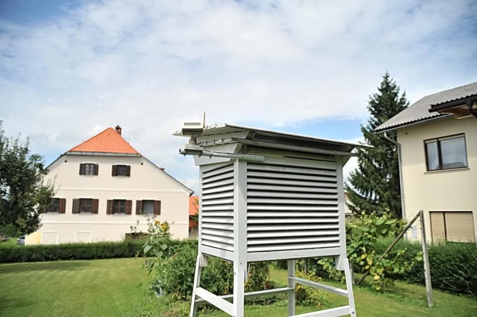 Meteorološki podatki s teh meteoroloških postaj so neuradni, meteorološke postaje pa niso del državne mreže Agencije Republike Slovenije za Okolje.